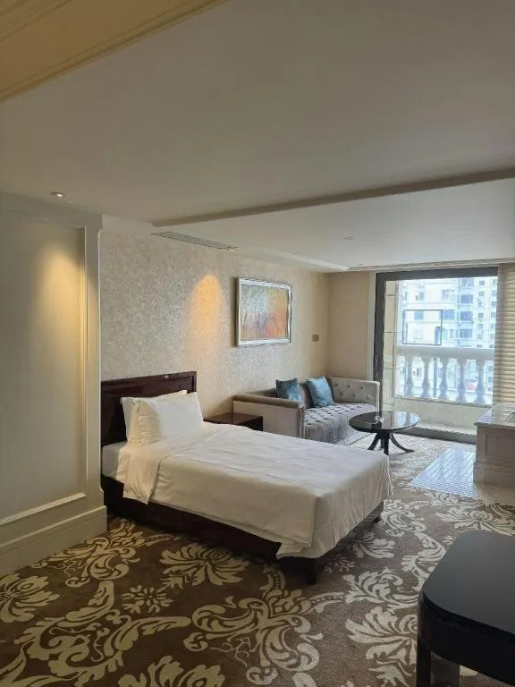 Bed in Lake Piedmont International Hotel