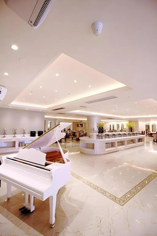 Lake Piedmont International Hotel