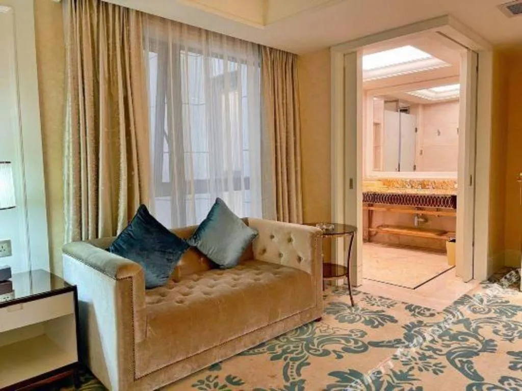 Bed in Lake Piedmont International Hotel