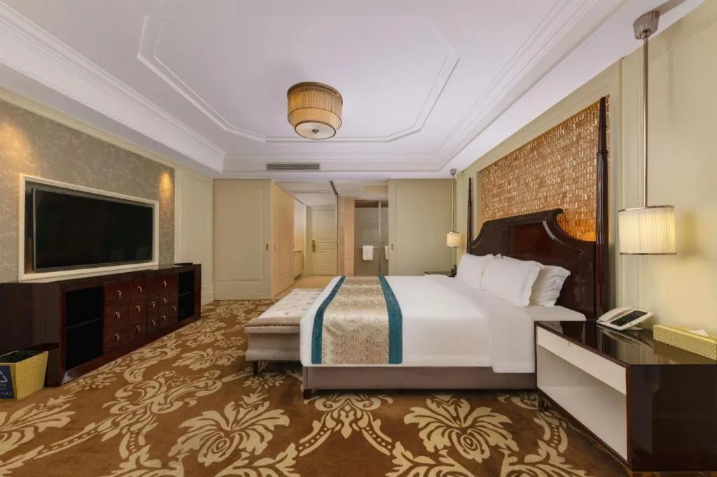 Bed in Lake Piedmont International Hotel