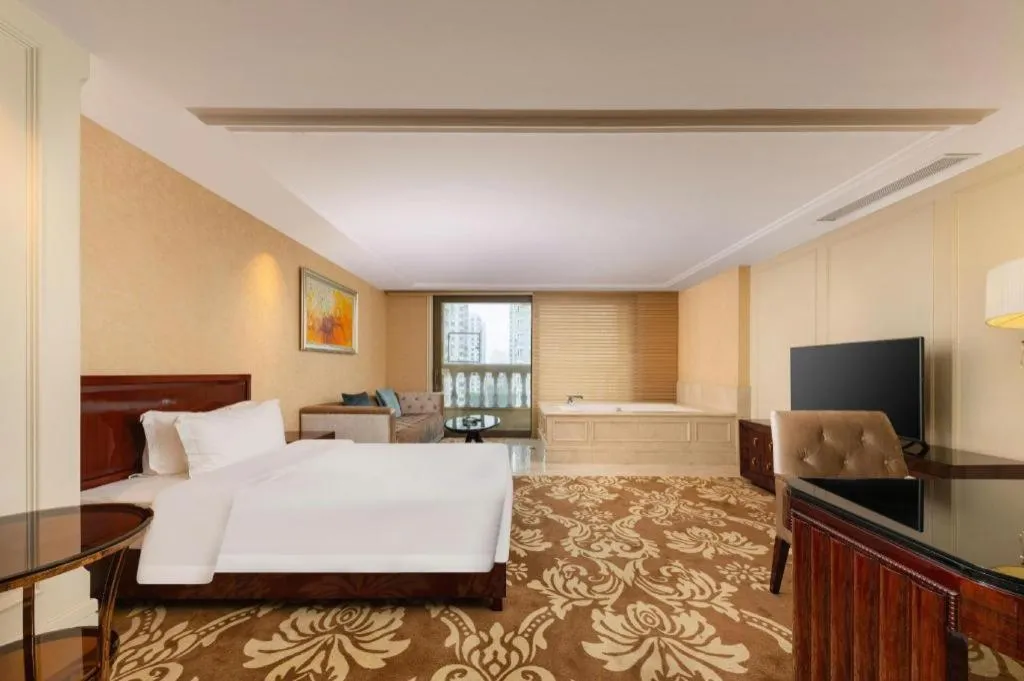 Bed in Lake Piedmont International Hotel