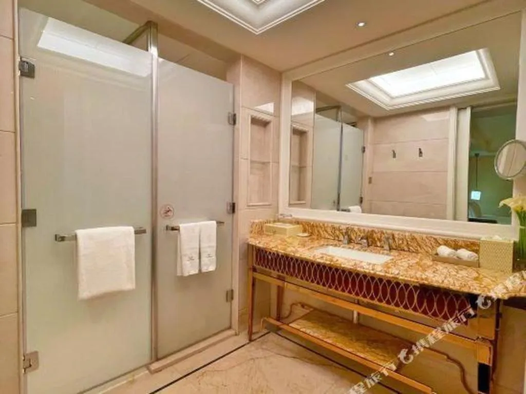 Lake Piedmont International Hotel