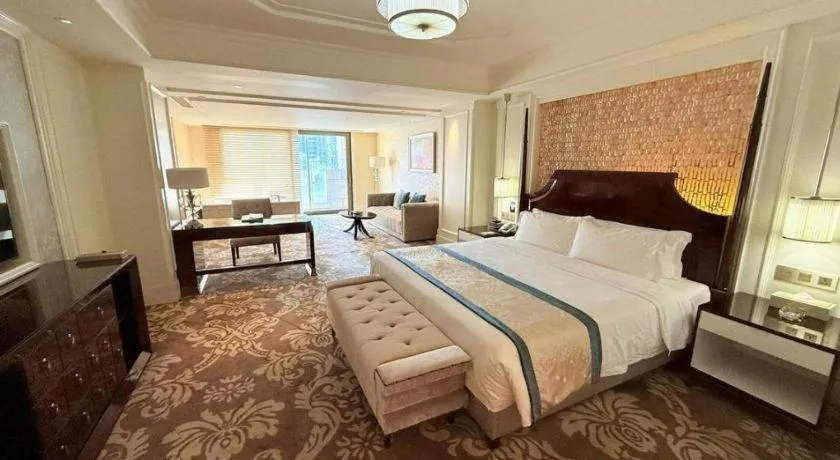 Bed in Lake Piedmont International Hotel