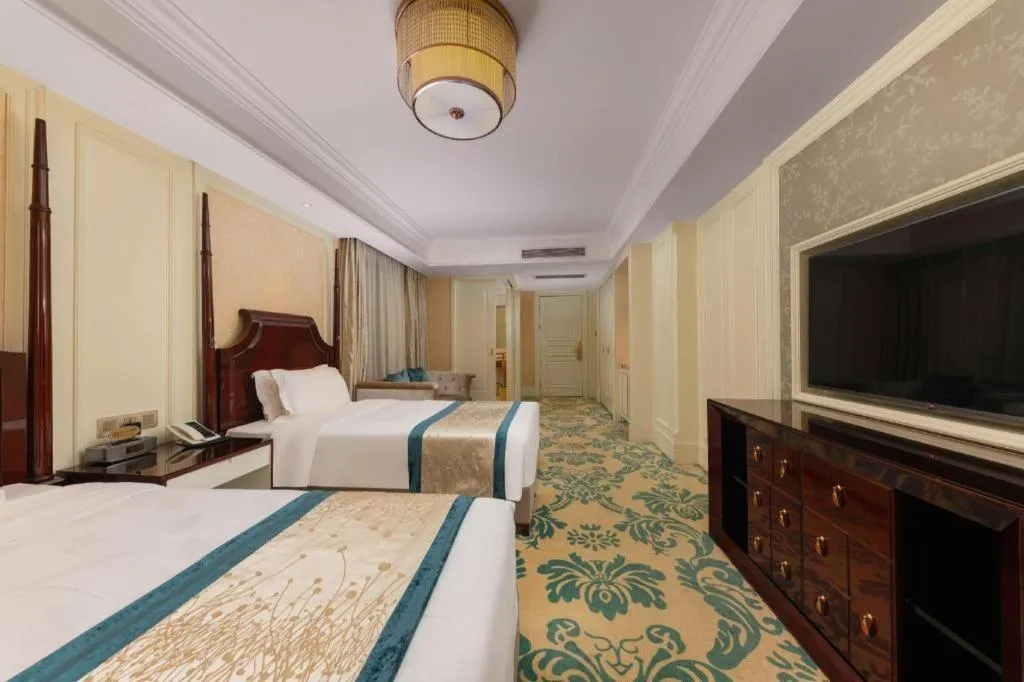 Bed in Lake Piedmont International Hotel