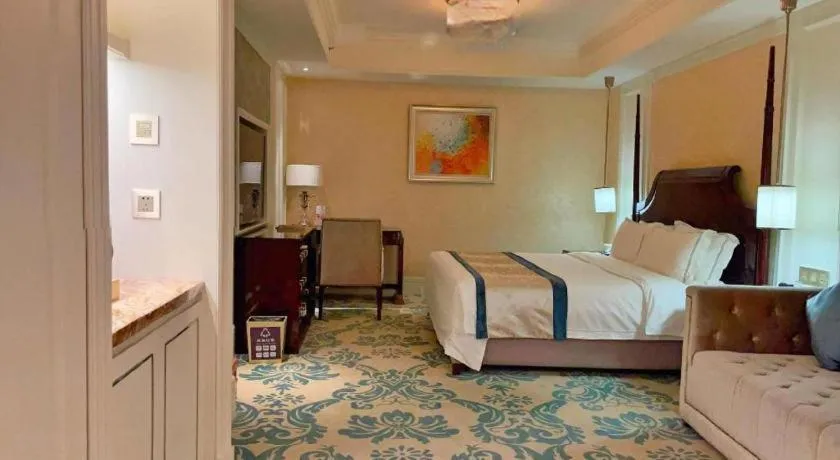 Bed in Lake Piedmont International Hotel