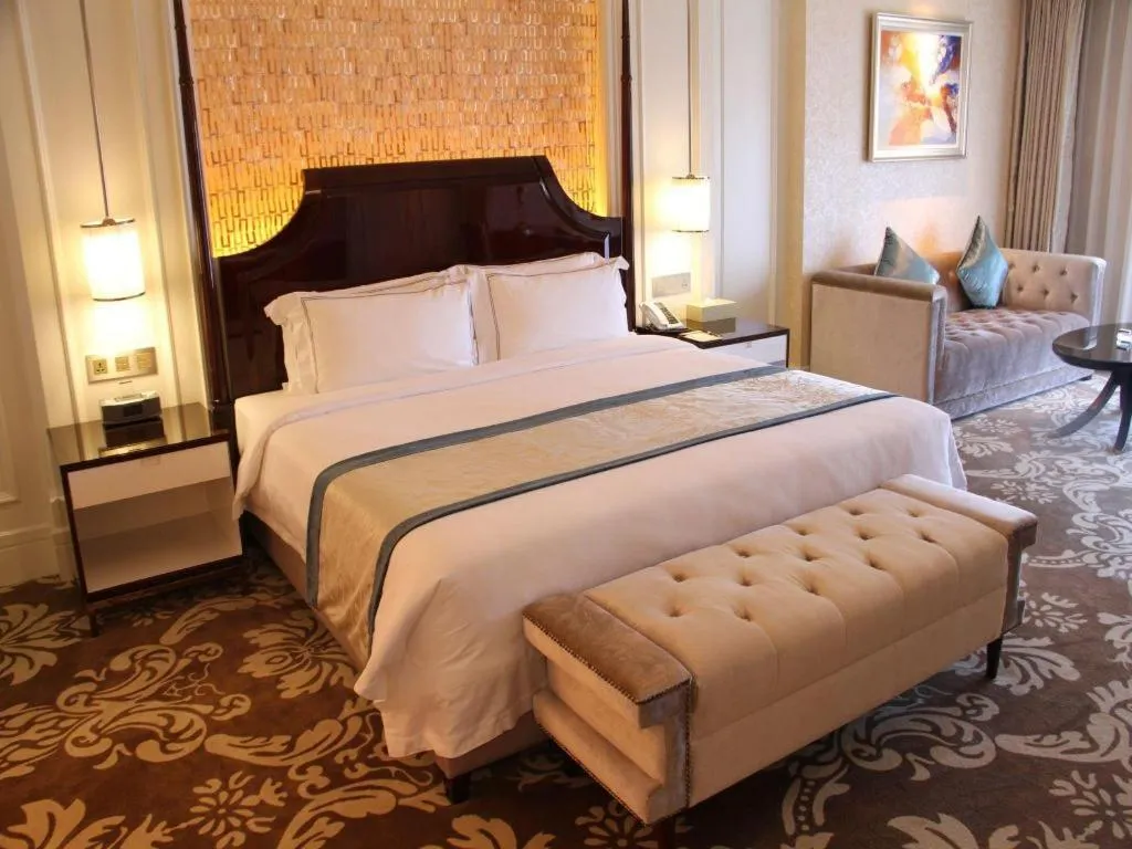 Bed in Lake Piedmont International Hotel