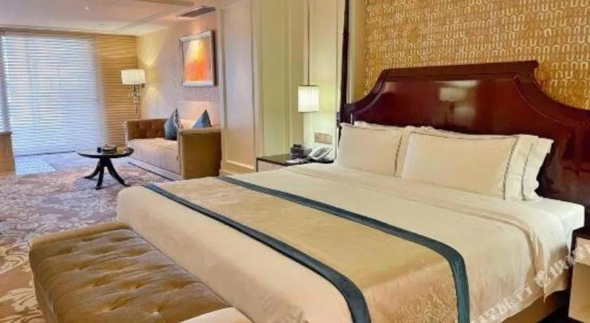Bed in Lake Piedmont International Hotel