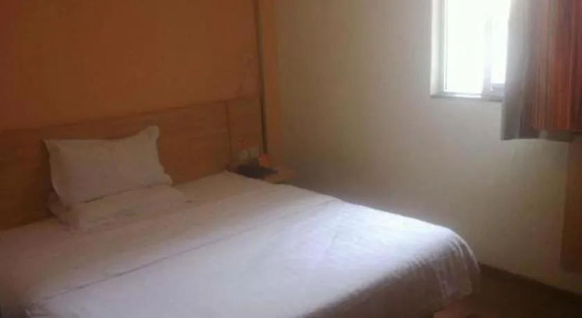 Bed in 7 Days Inn Qingdao Shandong Road Zhenning Overpass Branch