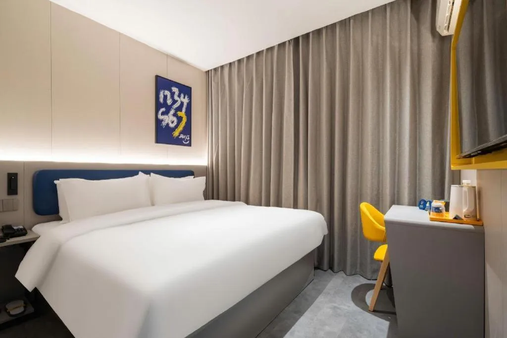 Bed in 7 Days Inn Qingdao Shandong Road Zhenning Overpass Branch