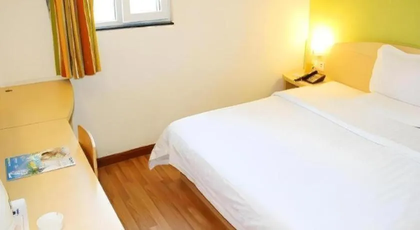 Bed in 7 Days Inn Qingdao Shandong Road Zhenning Overpass Branch