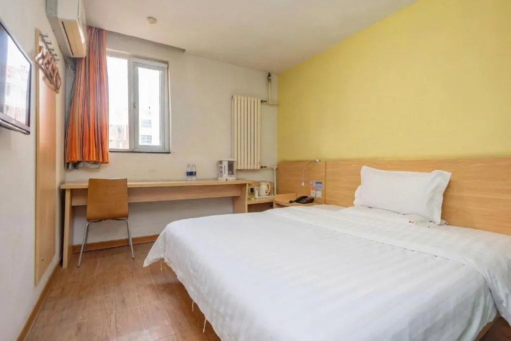 Bed in 7 Days Inn Qingdao Shandong Road Zhenning Overpass Branch