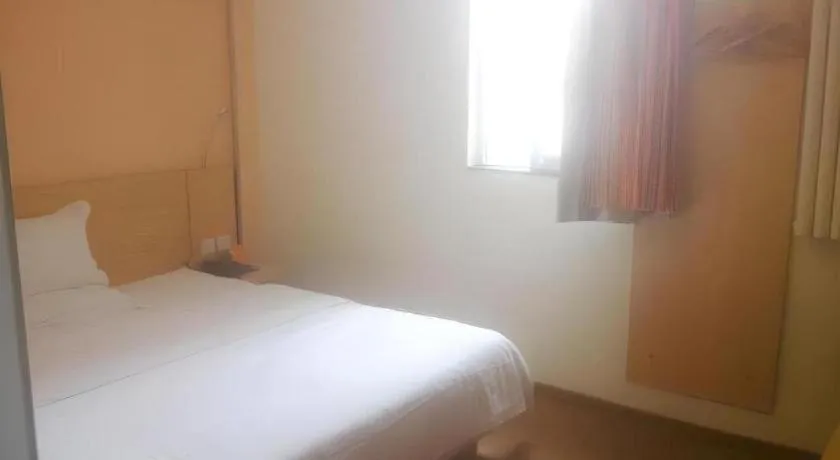 Bed in 7 Days Inn Qingdao Shandong Road Zhenning Overpass Branch