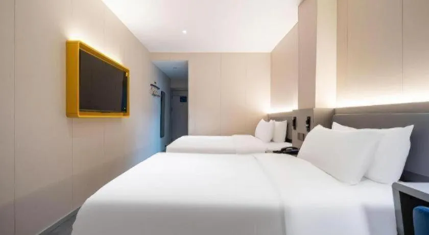 Bed in 7 Days Inn Qingdao Shandong Road Zhenning Overpass Branch