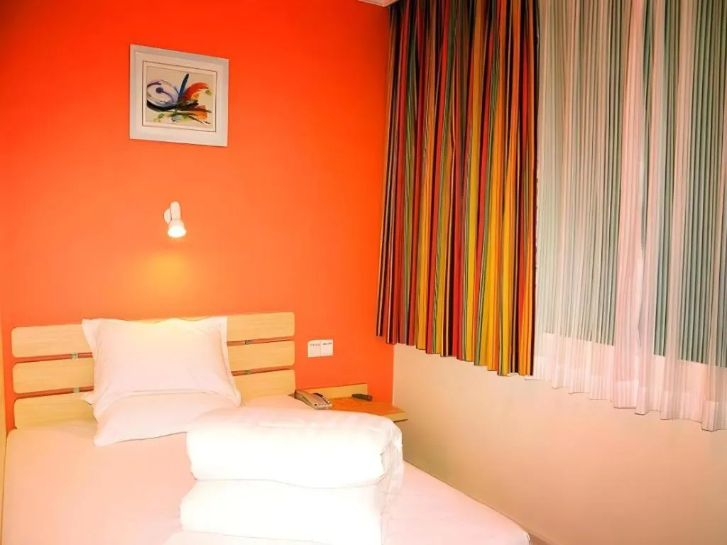 Bed in 7 Days Inn Qingdao Shandong Road Zhenning Overpass Branch