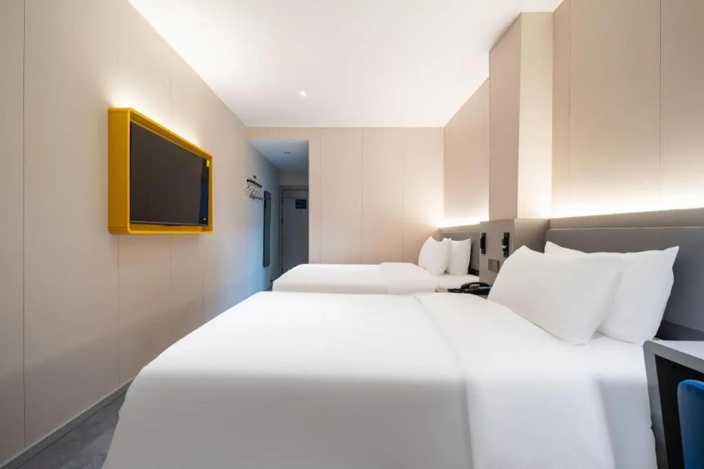 Bed in 7 Days Inn Qingdao Shandong Road Zhenning Overpass Branch