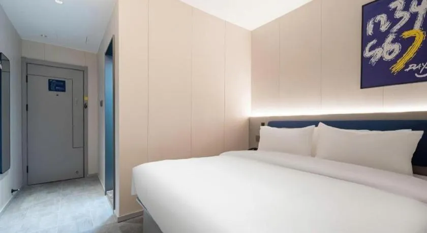 Bed in 7 Days Inn Qingdao Shandong Road Zhenning Overpass Branch