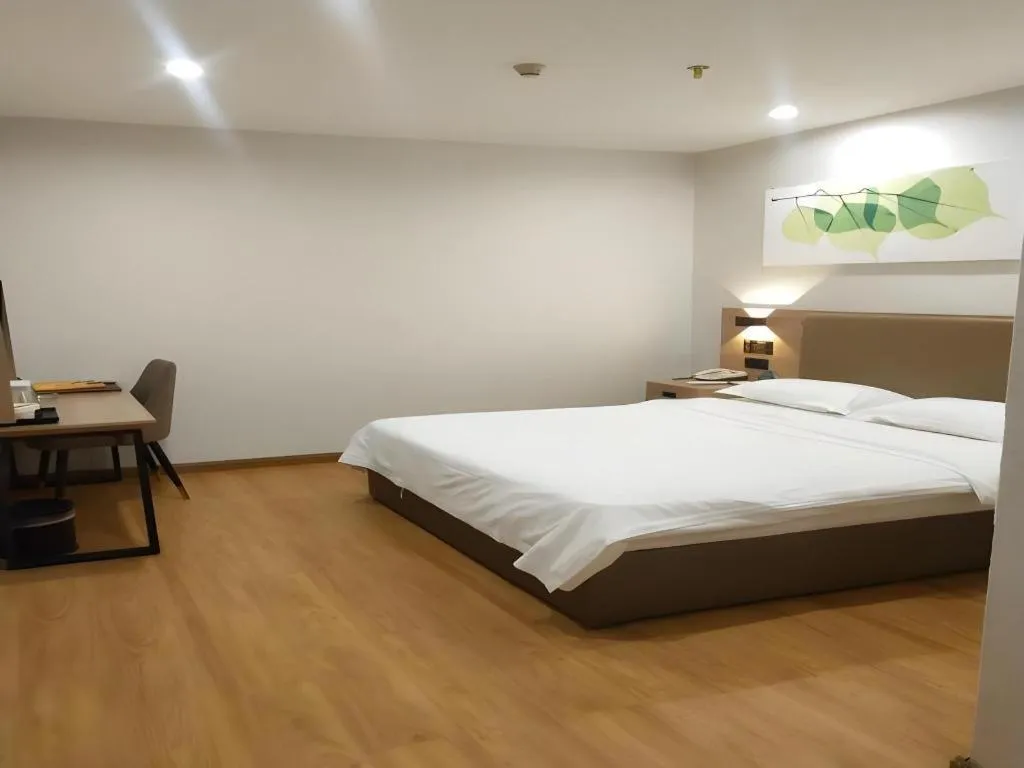 Bed in GreenTree Inn Jining Yanzhou Jiuzhou Fangyuan Business Hotel