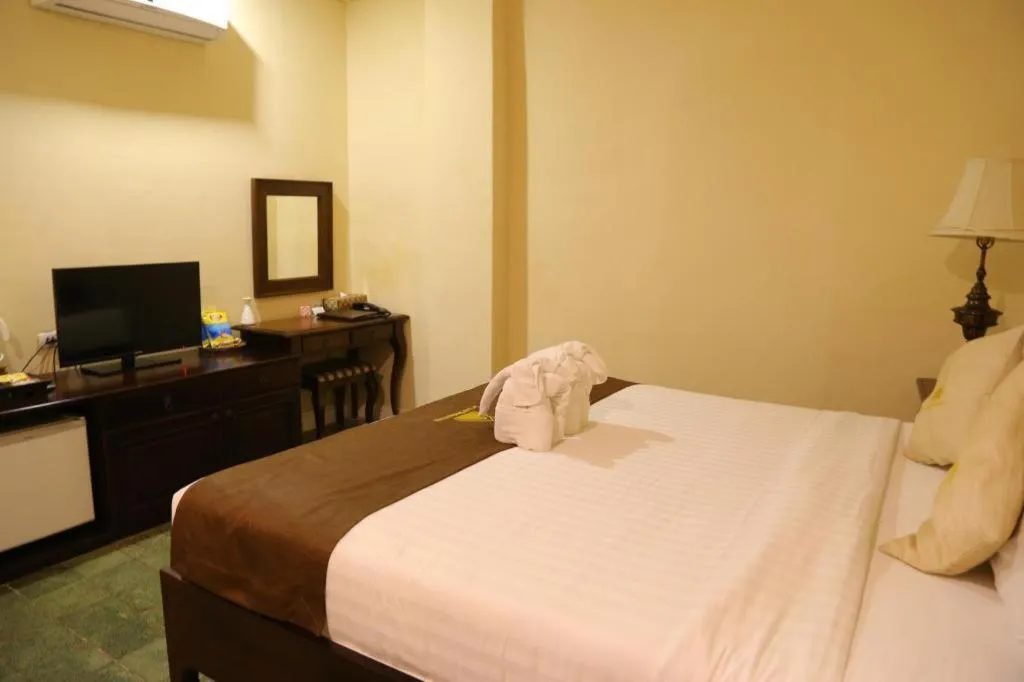 Bed in Le Luxe Boutique Hotel