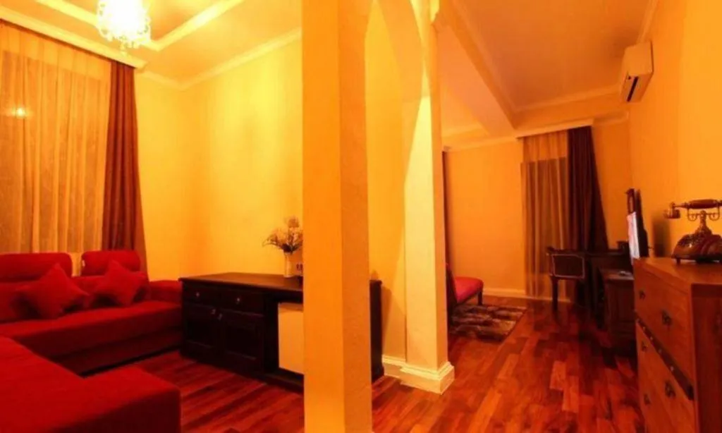 Le Luxe Boutique Hotel