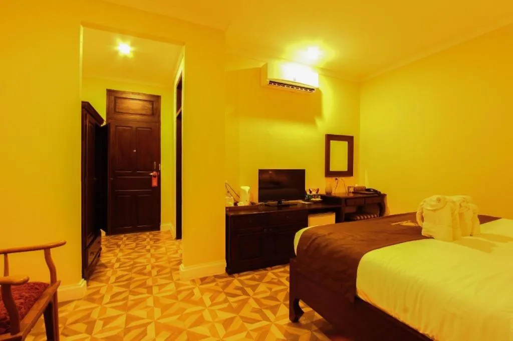 Bed in Le Luxe Boutique Hotel