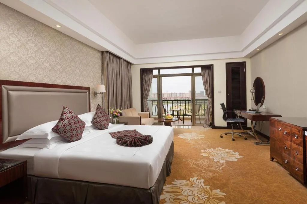Bed in Country Garden Phoenix Hotel Maoming