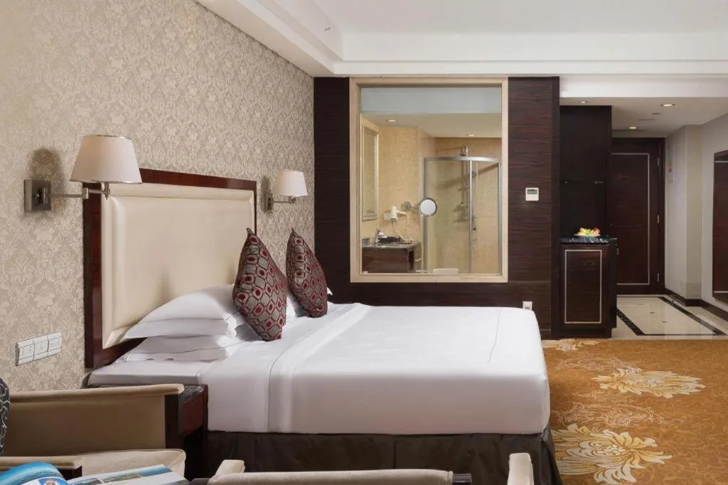 Bed in Country Garden Phoenix Hotel Maoming