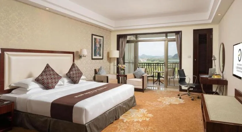 Bed in Country Garden Phoenix Hotel Maoming