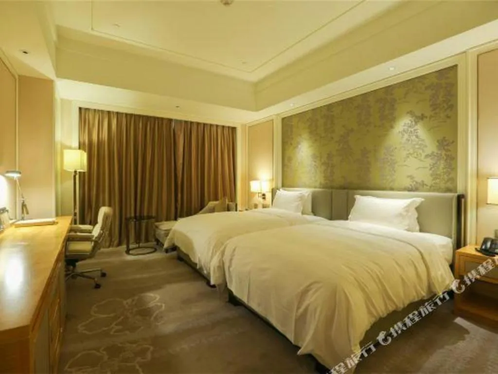 Bed in Ming Du Lakeside Hotel Nanning