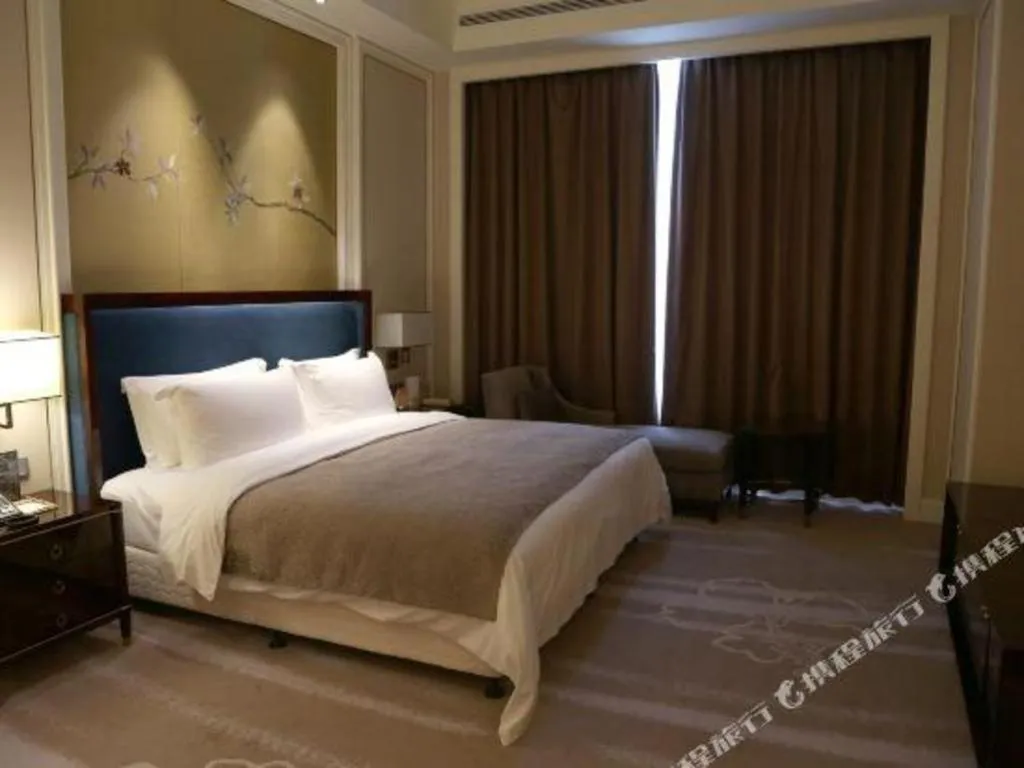 Bed in Ming Du Lakeside Hotel Nanning