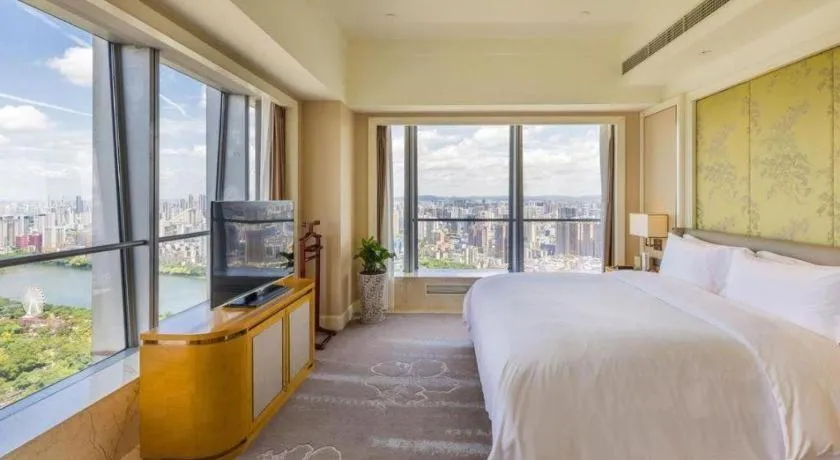 Bed in Ming Du Lakeside Hotel Nanning