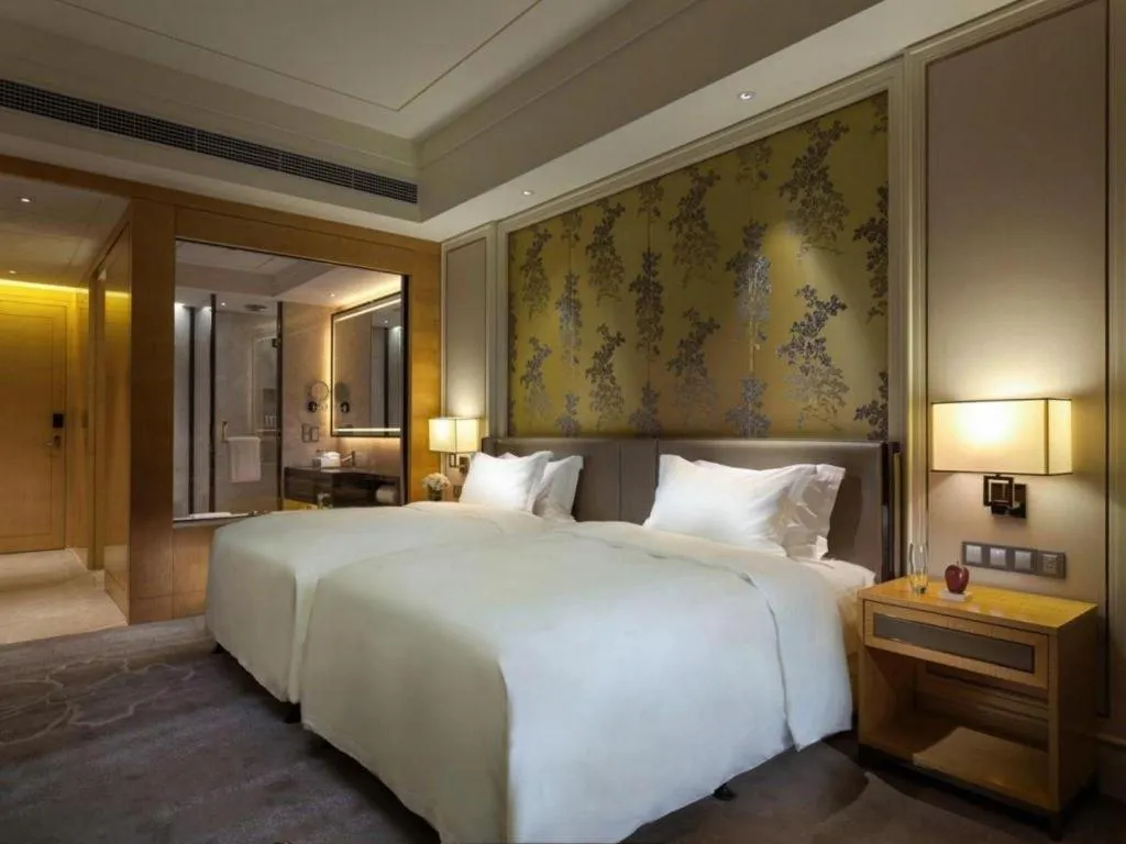 Bed in Ming Du Lakeside Hotel Nanning
