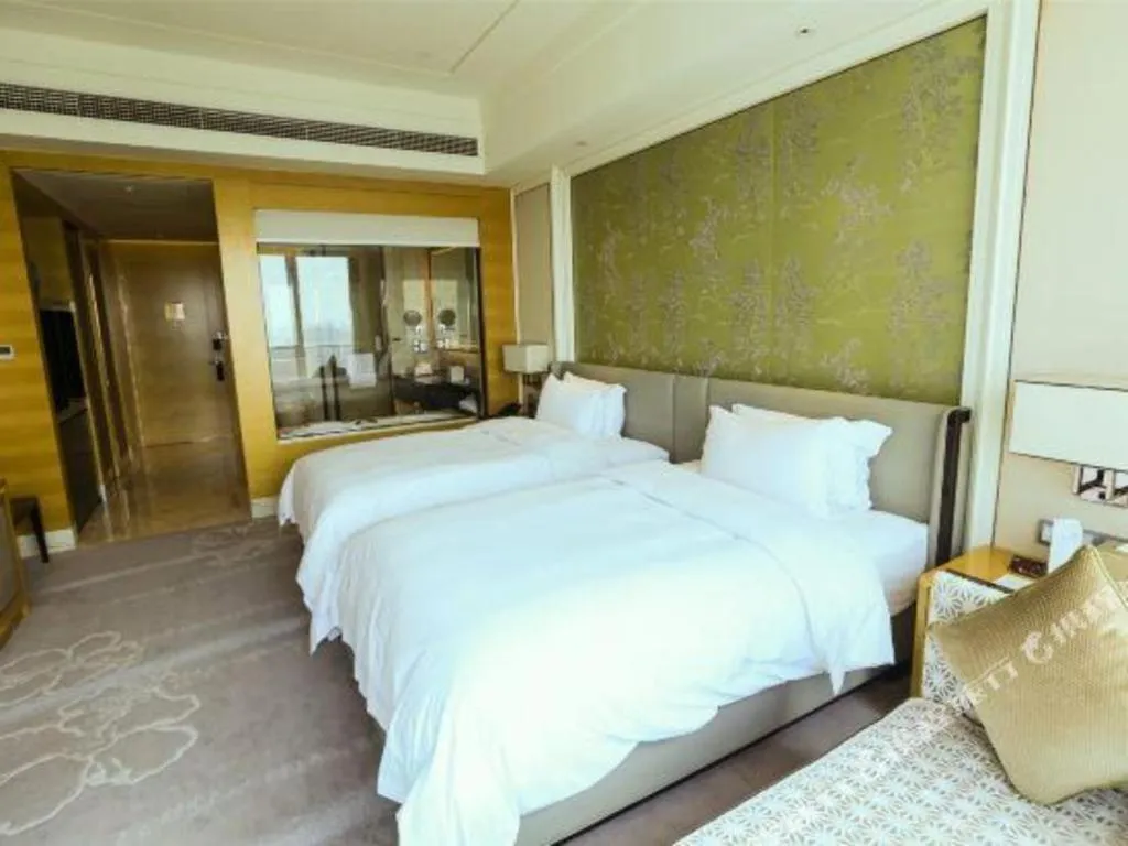 Bed in Ming Du Lakeside Hotel Nanning