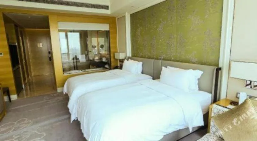 Bed in Ming Du Lakeside Hotel Nanning