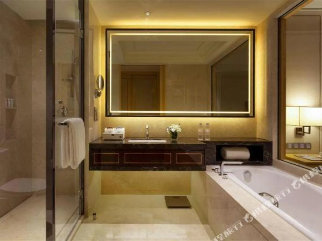 Bed in Ming Du Lakeside Hotel Nanning