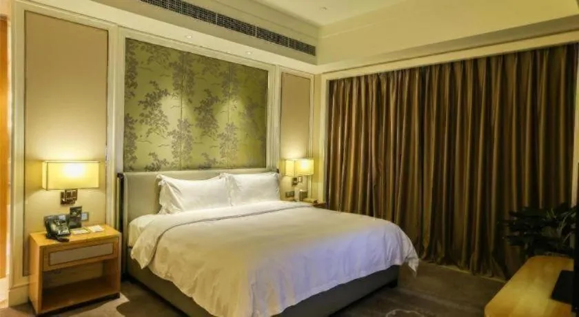 Bed in Ming Du Lakeside Hotel Nanning