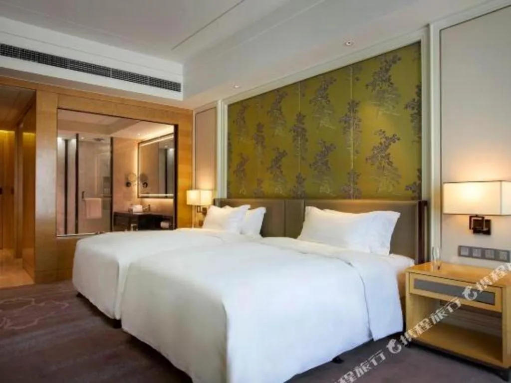 Bed in Ming Du Lakeside Hotel Nanning