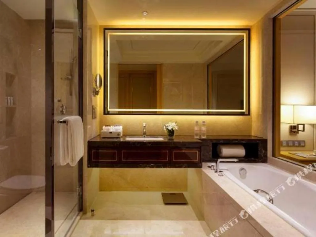 Bed in Ming Du Lakeside Hotel Nanning