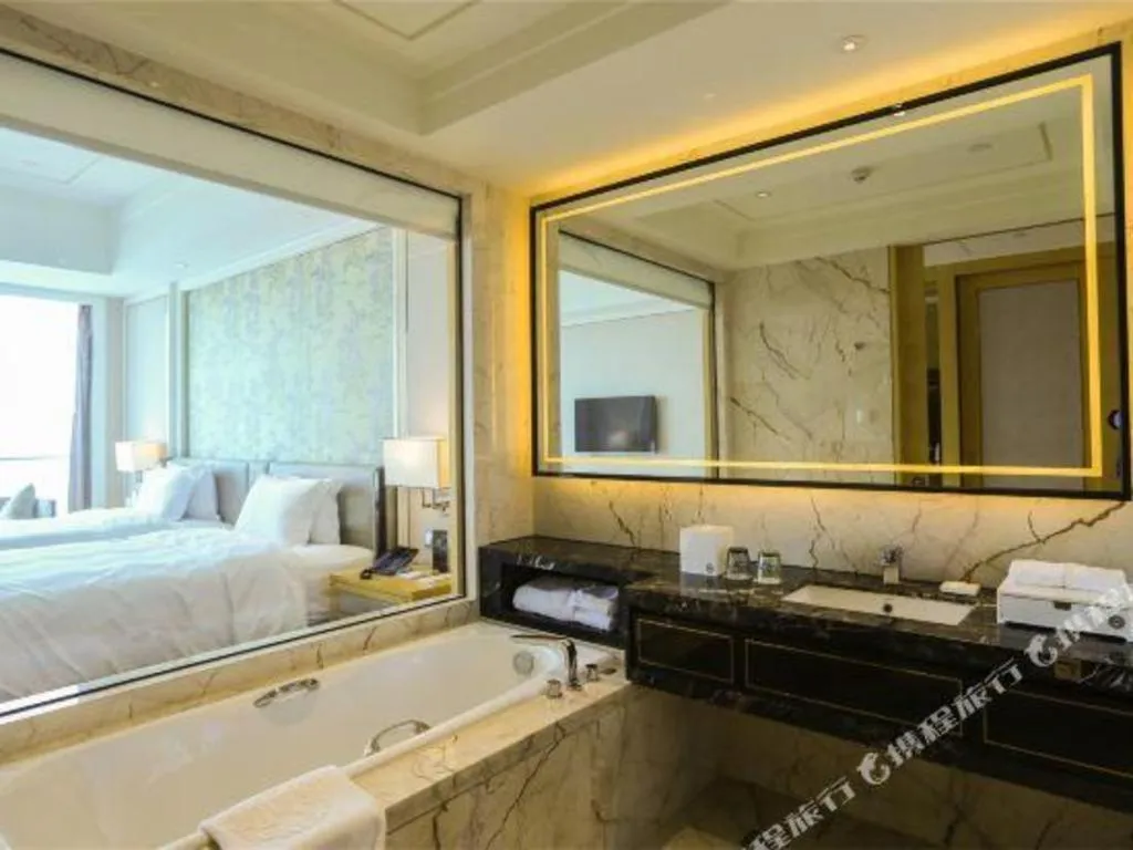 Bed in Ming Du Lakeside Hotel Nanning