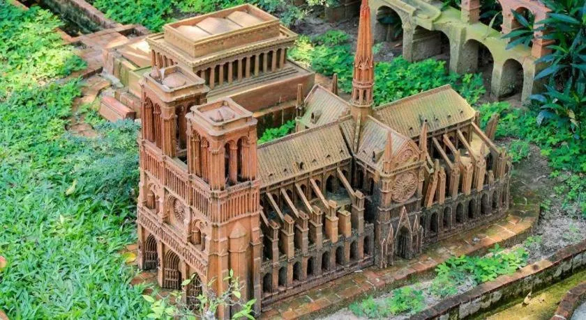 Riverside Pottery Village