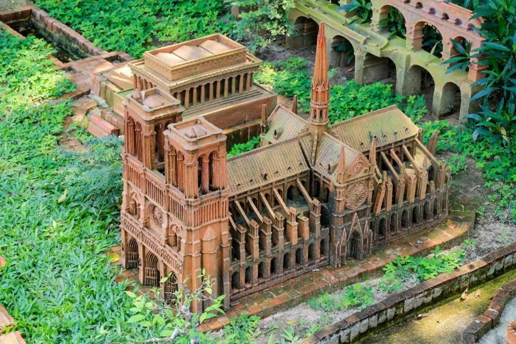 Riverside Pottery Village