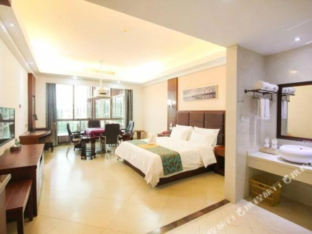 Bed in Qionghai Jin Mao Hotel