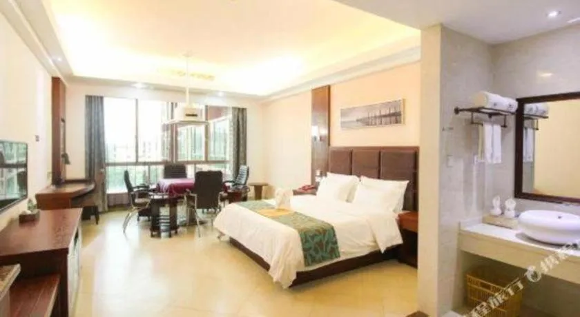 Bed in Qionghai Jin Mao Hotel