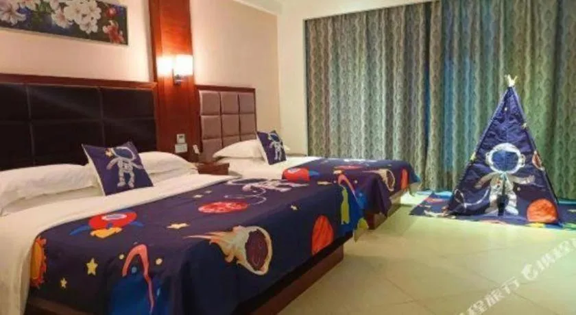 Bed in Qionghai Jin Mao Hotel