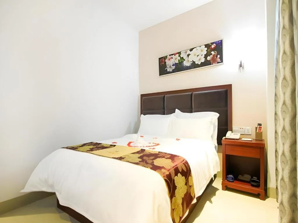 Bed in Qionghai Jin Mao Hotel