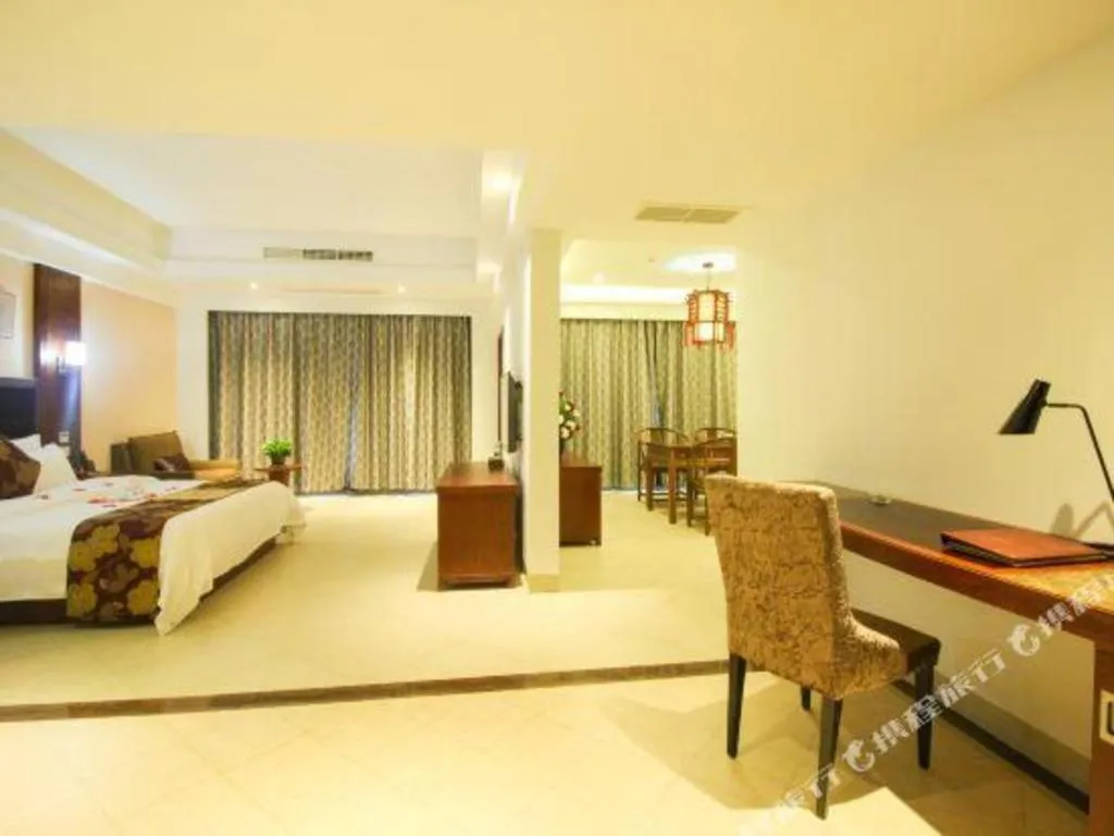 Bed in Qionghai Jin Mao Hotel