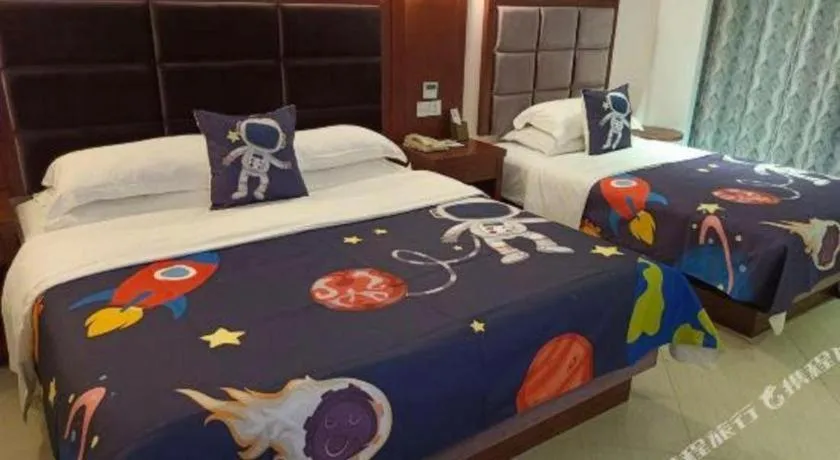 Bed in Qionghai Jin Mao Hotel