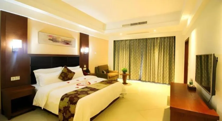 Bed in Qionghai Jin Mao Hotel