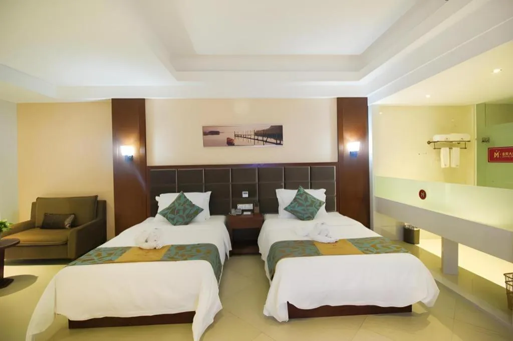 Bed in Qionghai Jin Mao Hotel