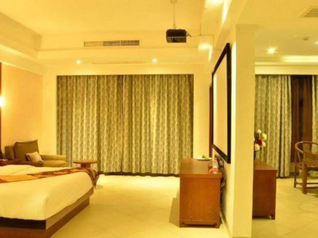 Bed in Qionghai Jin Mao Hotel