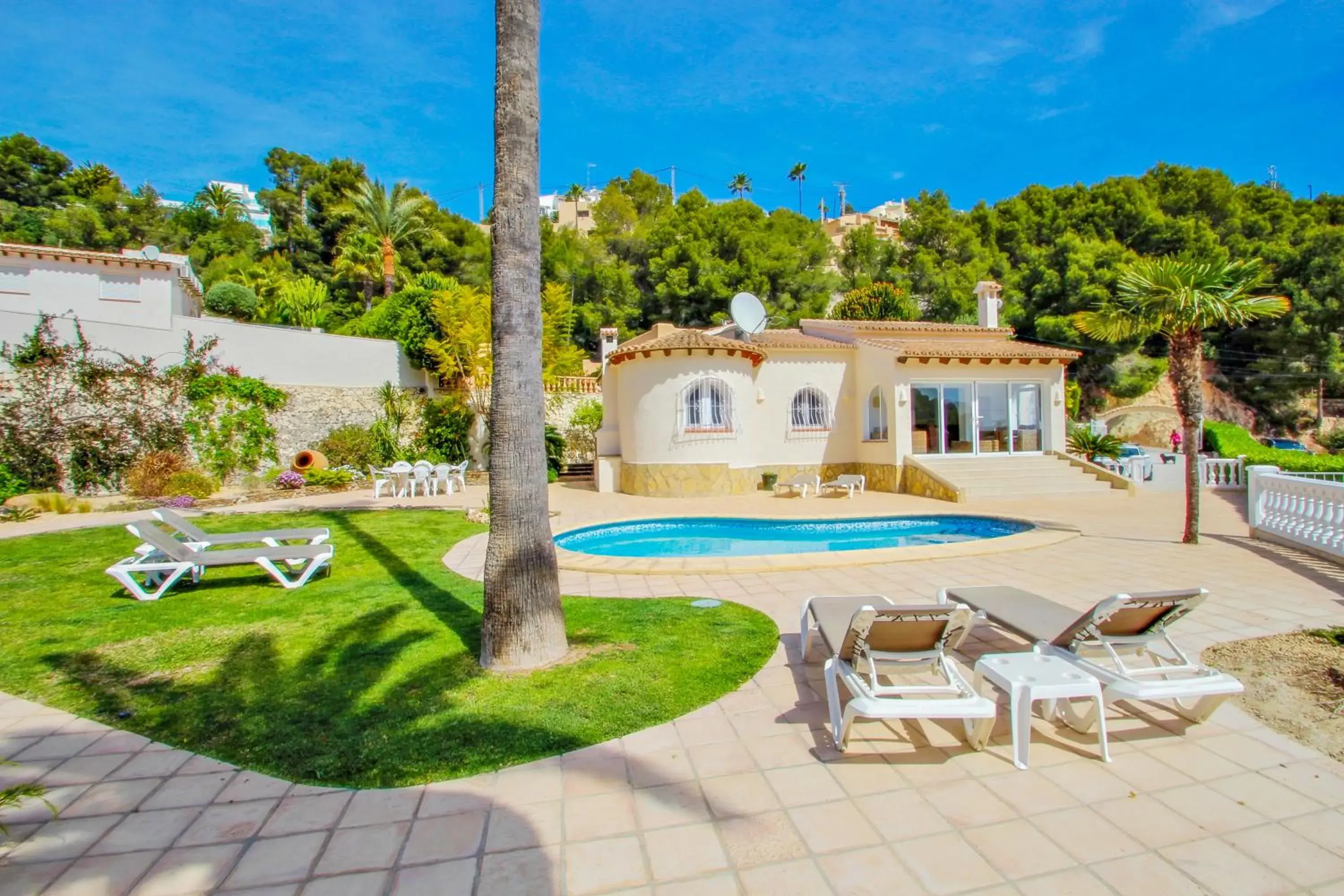Alldo - hill side with private pool in Moraira Alldo - hill side with private pool in Moraira